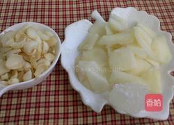 百合银耳雪梨汤的做法图解3