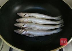 干煎沙丁鱼的做法图解2