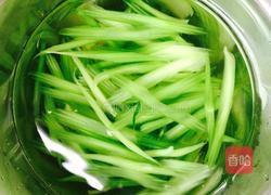 炝拌芹菜的做法图解3