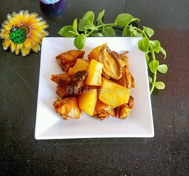 香菇土豆炖鸡肉