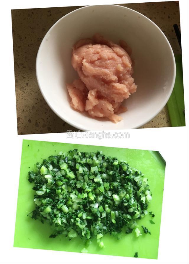 里脊肉用宝宝辅食机搅拌成泥状，烫好的油菜攥去水份剁成菜泥。