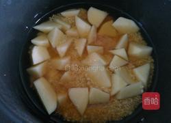 土豆香肠焖饭的做法图解3