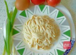 番茄鸡蛋汤面的做法图解1