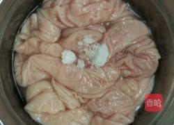 萝卜烧肥肠的做法图解1