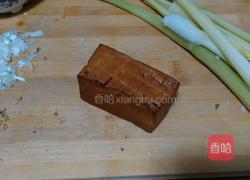 熏干芹菜的做法图解1