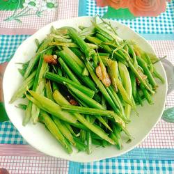 芹菜炒小酥肉片的做法[图]