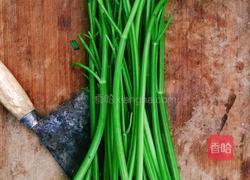 芹菜炒小酥肉片的做法图解1