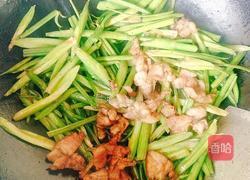 芹菜炒小酥肉片的做法图解9