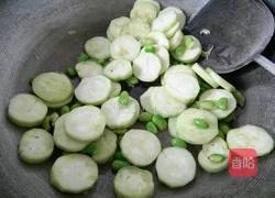 毛豆丝瓜汤的做法图解3