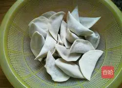 Illustration of how to make boiled dumplings 1