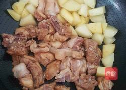 五香薯仔鸡的做法图解4