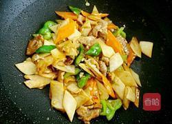 杏鲍菇胡箩卜炒肉的做法图解10