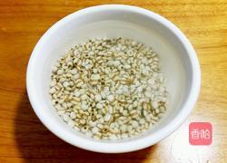 薏米排骨汤的做法图解2