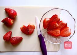 草莓酸奶冰激凌的做法图解2