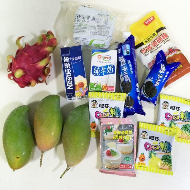 准备好慕斯要用的食材。