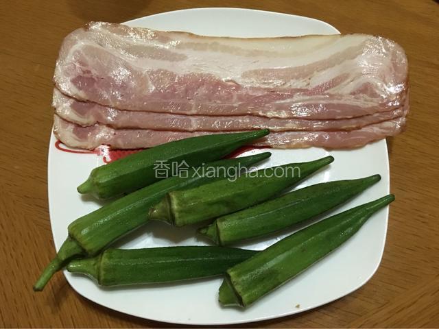 准备主食材！培根一分为二！