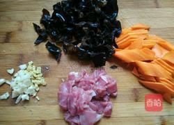 肉炒木耳的做法图解2