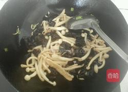 蟹味菇炒黑木耳的做法图解6