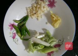 花蛤炒丝瓜的做法图解3