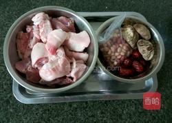 红枣花生猪蹄汤的做法图解1