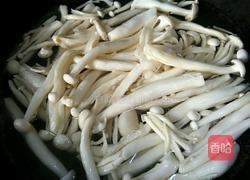 肉炒海鲜菇的做法图解3