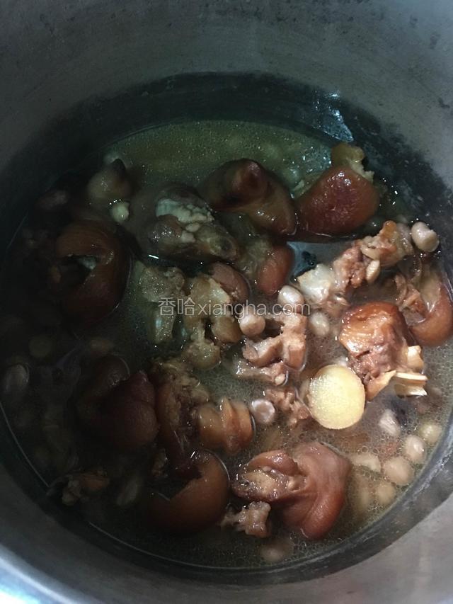 一个小时后打开剩一点点汤（喜欢吃汤一点的这样就可以出锅了）