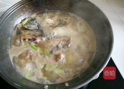 紫苏炖鱼的做法图解3