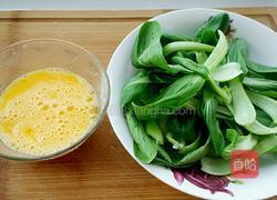 青菜炒鸡蛋的做法图解1