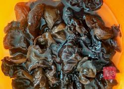 猪肉炒木耳的做法图解2