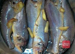 炖黄花鱼的做法图解1