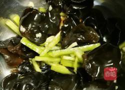 凉拌青椒木耳的做法图解6