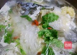 酸菜鱼头汤的做法图解5
