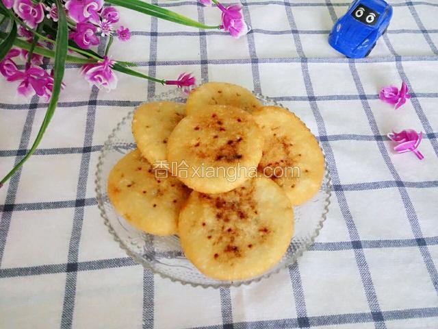 成品图。外皮酥脆，里面软糯香甜很好吃呢！