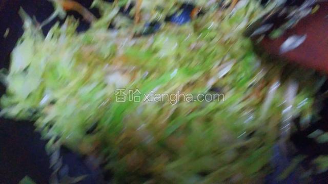 加入酱油翻匀