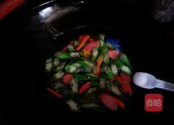 秋葵炒香肠的做法图解4