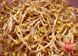 黄豆芽炒肉的做法图解1