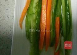 金枪鱼紫菜包饭的做法图解2