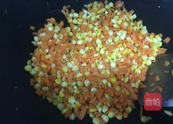 胡萝卜玉米虾仁炒饭的做法图解4