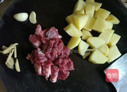 宝宝版土豆炖牛肉的做法图解2