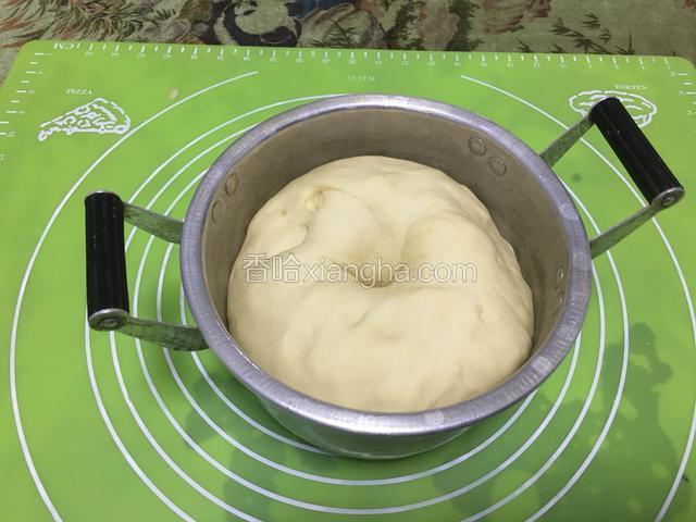 60分钟后拿出用手戳一下不反弹就证明完成了