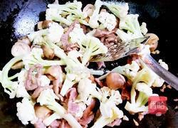 肉丝草菇炒花菜的做法图解9