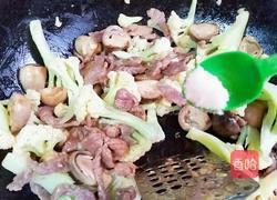 肉丝草菇炒花菜的做法图解10