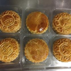 广式蛋黄豆沙月饼的做法[图]