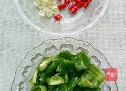 洋蔥炒香腸的做法圖解3