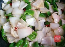 洋葱炒香肠的做法图解6