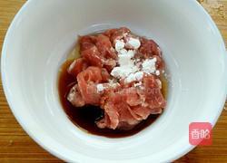 黄瓜炒瘦肉的做法图解2