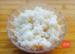 Illustration of how to make rice ball burger 1