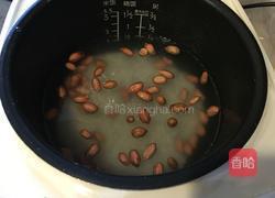 大米花生粥的做法图解2