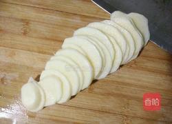 酸菜土豆泥的做法图解1