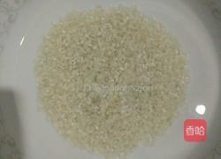 砂锅皮蛋瘦肉粥的做法图解1